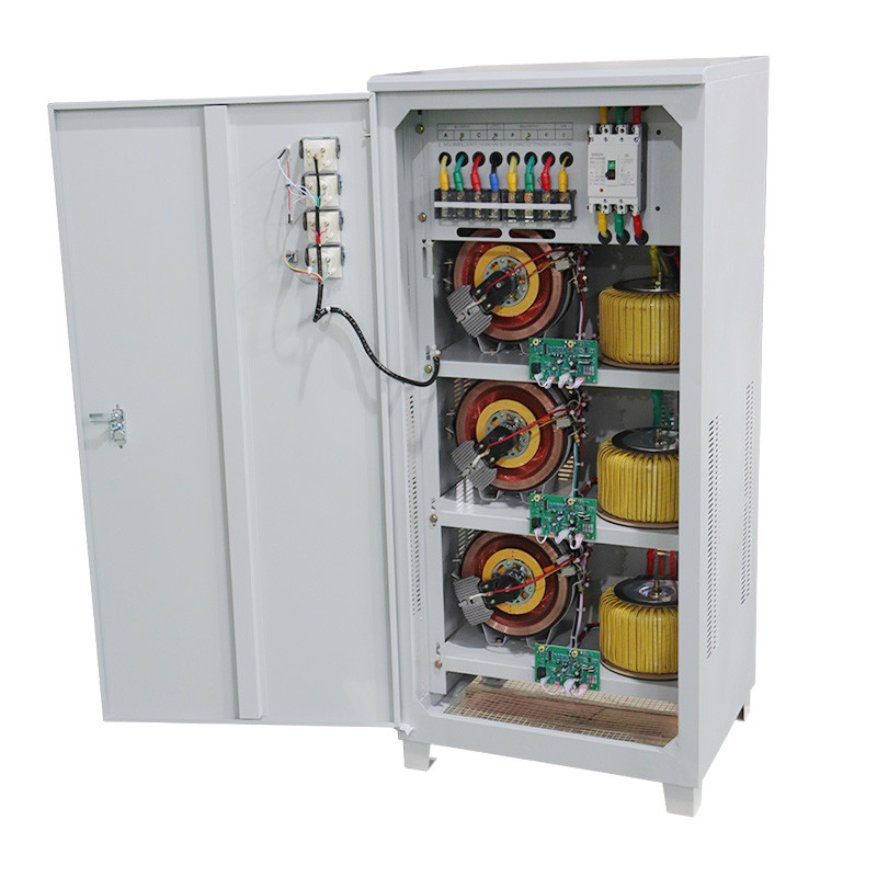 80KVA Stabilizzatore di tensione industriale a tre fasi Regolatore automatico di tensione 380VAC 400VAC con servomotore