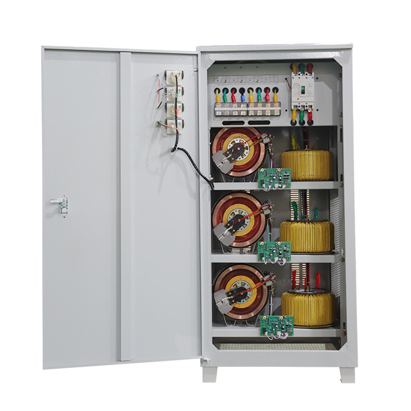 Stabilizzatore di tensione a tre fasi 80KVA 80KW regolatore automatico di tensione e stabilizzatore per uso industriale