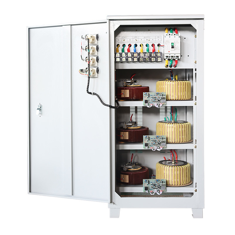 Vendita in fabbrica Stabilizzatore di tensione a tre fasi 40KVA Servo AVR a tre fasi Regulatore automatico di tensione 380V 415V 400V