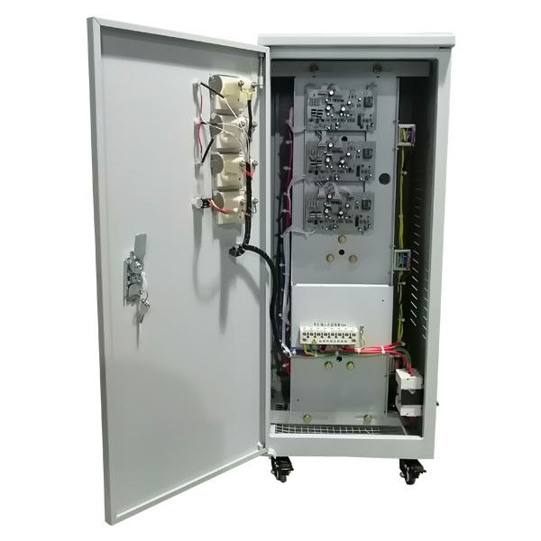 CA trifase automatico di alta precisione 15KVA 380V 440V dello stabilizzatore di tensione