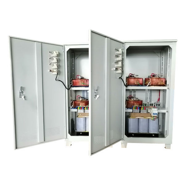 Il metallo regolatore di tensione di CA di 3 fasi ha regolato l'alimentazione elettrica 20KVA 380V/220V